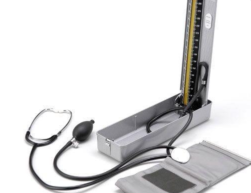 电子血压计vs水银柱血压计：究竟哪个更准确？退休族家用自测选哪